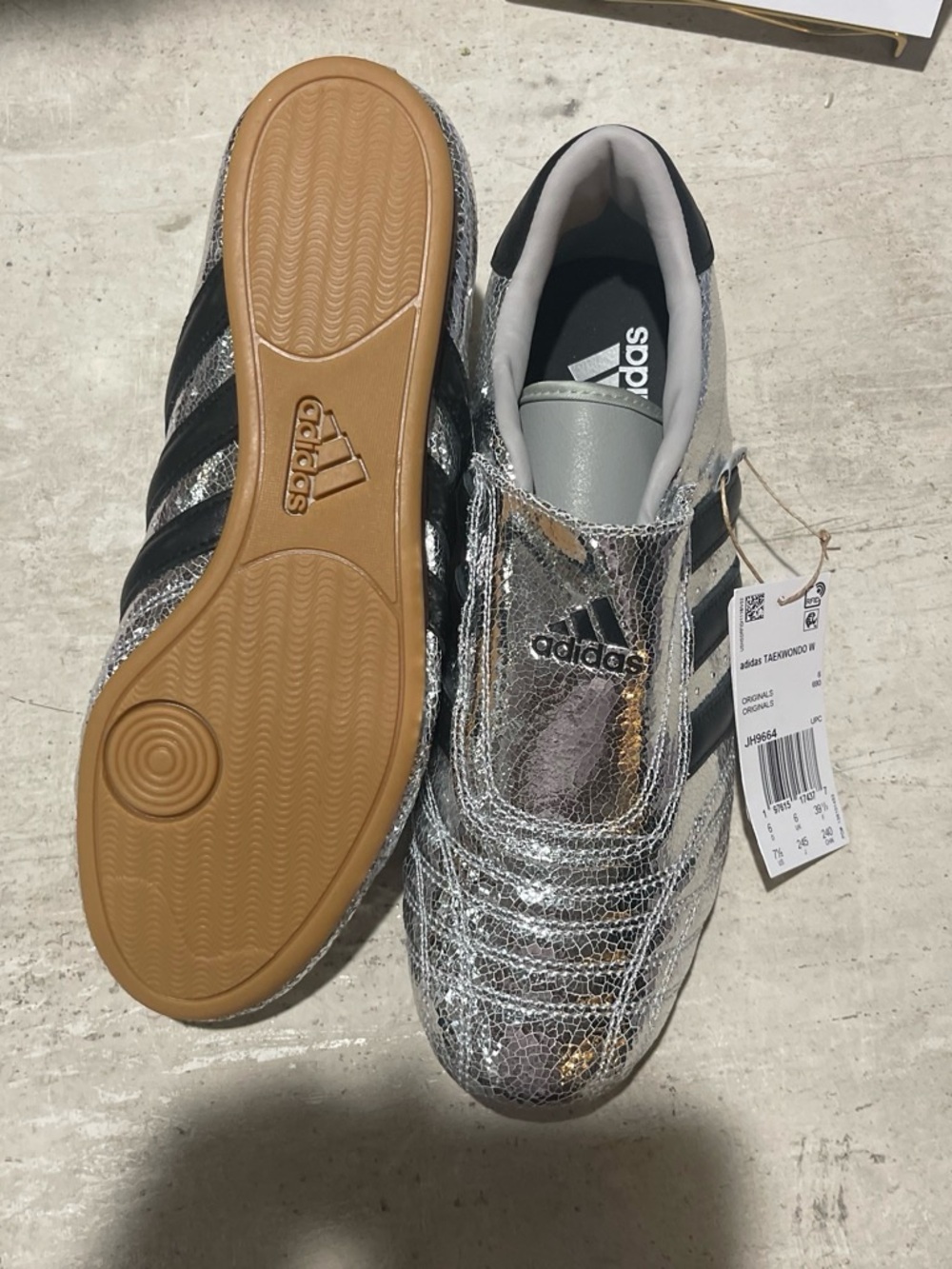adidas Silver Metallic taekwondo Low-Top Sneakers with Black Stripes - Picture 3 of 4